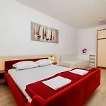 Malerisches Mit Traumhaften Meerblick, Grillplatz, Garten, Waschmaschine * Нови-Винодолски