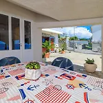 Апартаменты Malerisches Mit Traumhaften Meerblick, Grillplatz, Garten, Waschmaschine