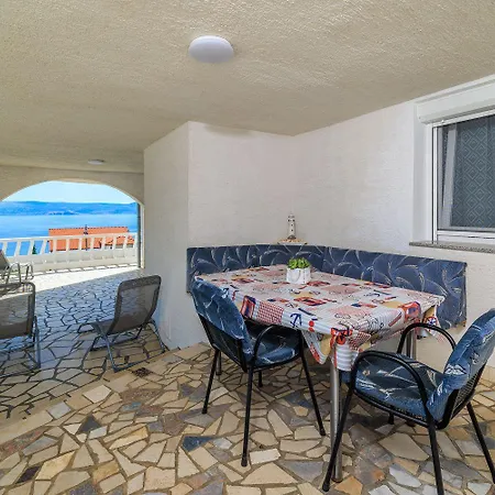 Appartement Malerisches Mit Traumhaften Meerblick, Grillplatz, Garten, Waschmaschine